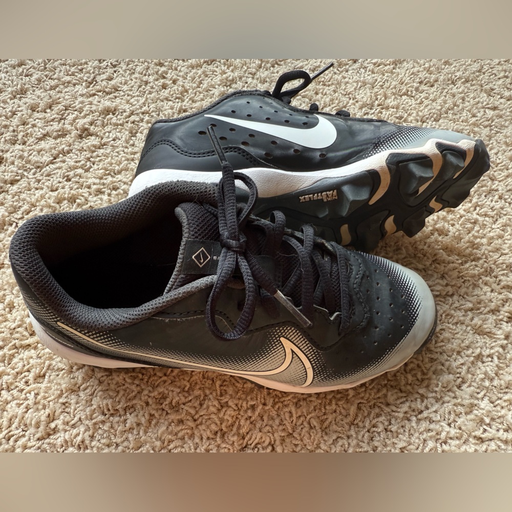 Nike Diamond Baseball Cleats Youth size 4